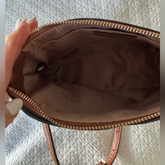 Kate Spade Harlow crossbody, brown pebbled leather, zipper closure, Int pockets - Picture 6 of 13